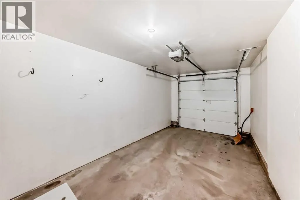 92 simcoe Place SW