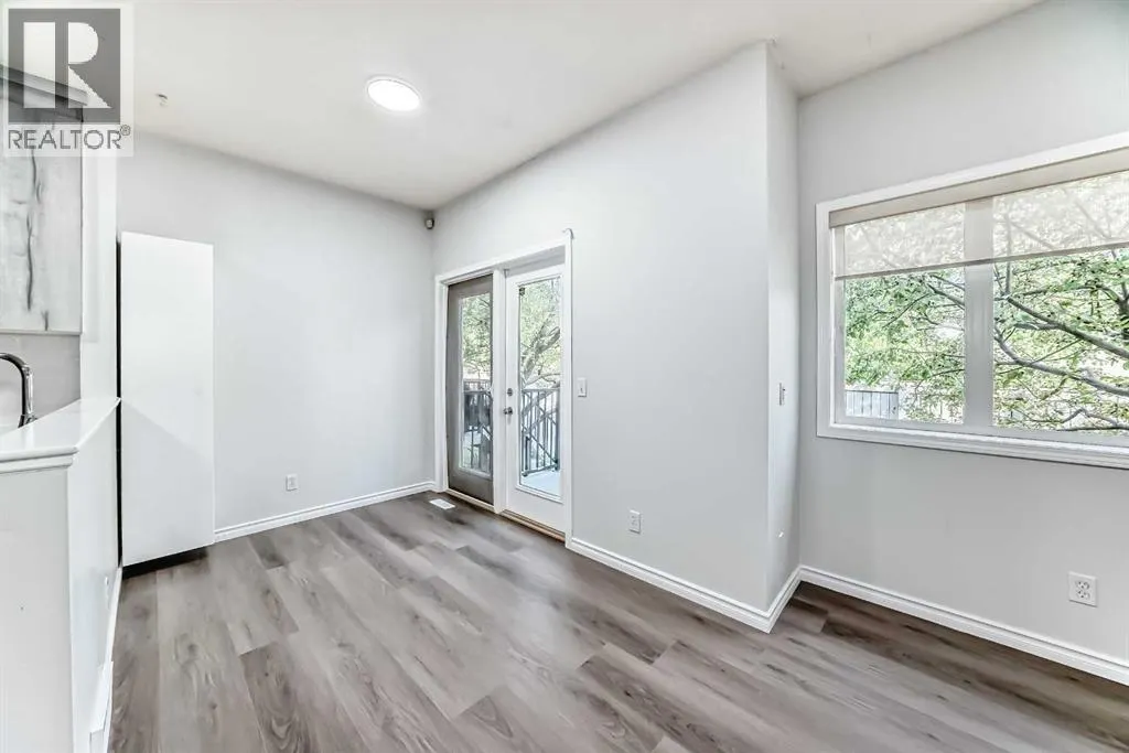 92 simcoe Place SW