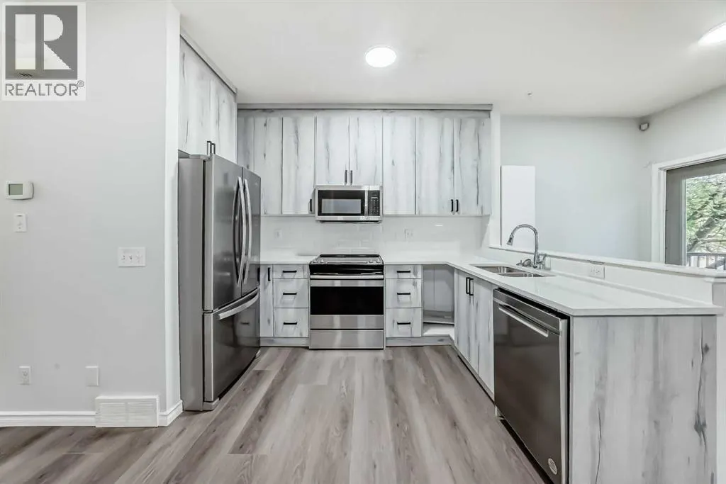 92 simcoe Place SW