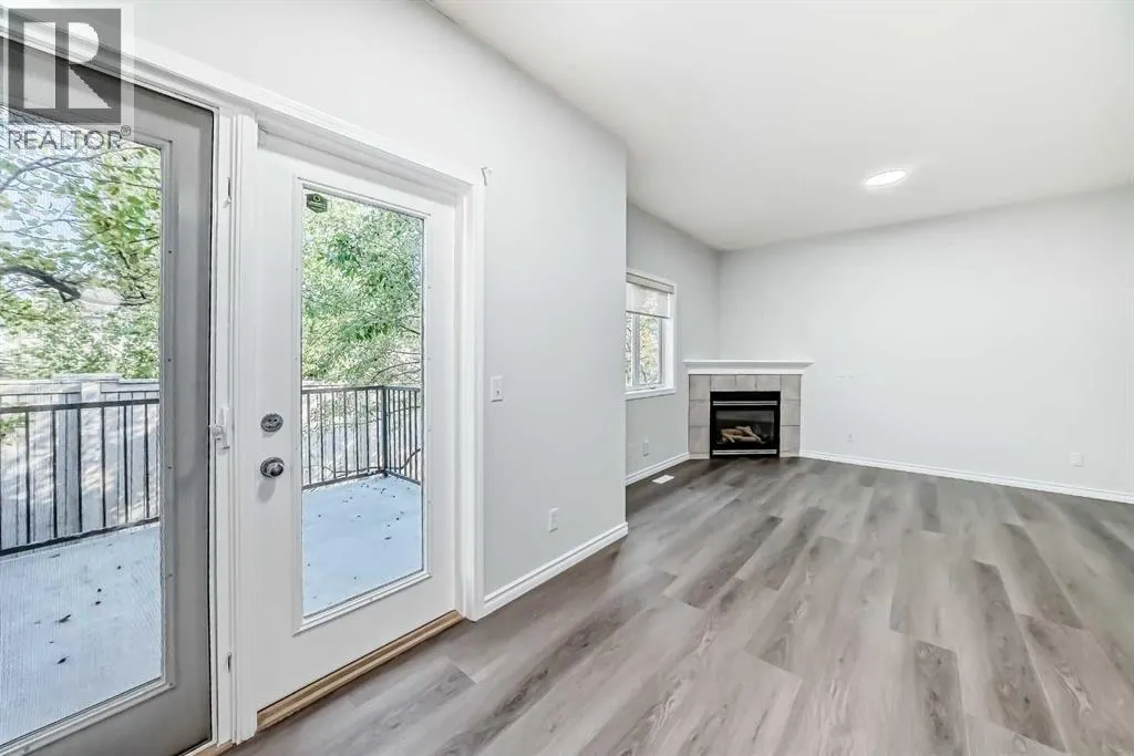 92 simcoe Place SW