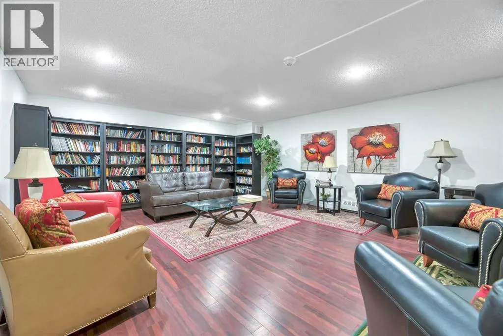 610, 300 Meredith Road NE