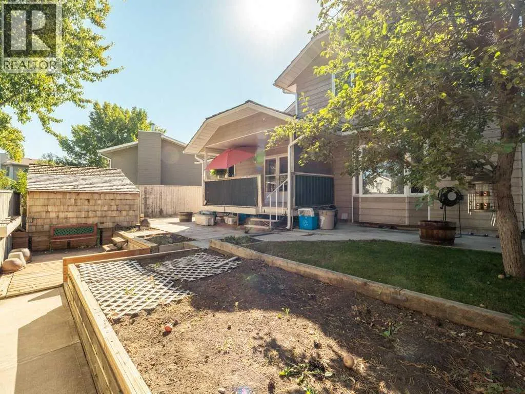 27 Erminerun Place N