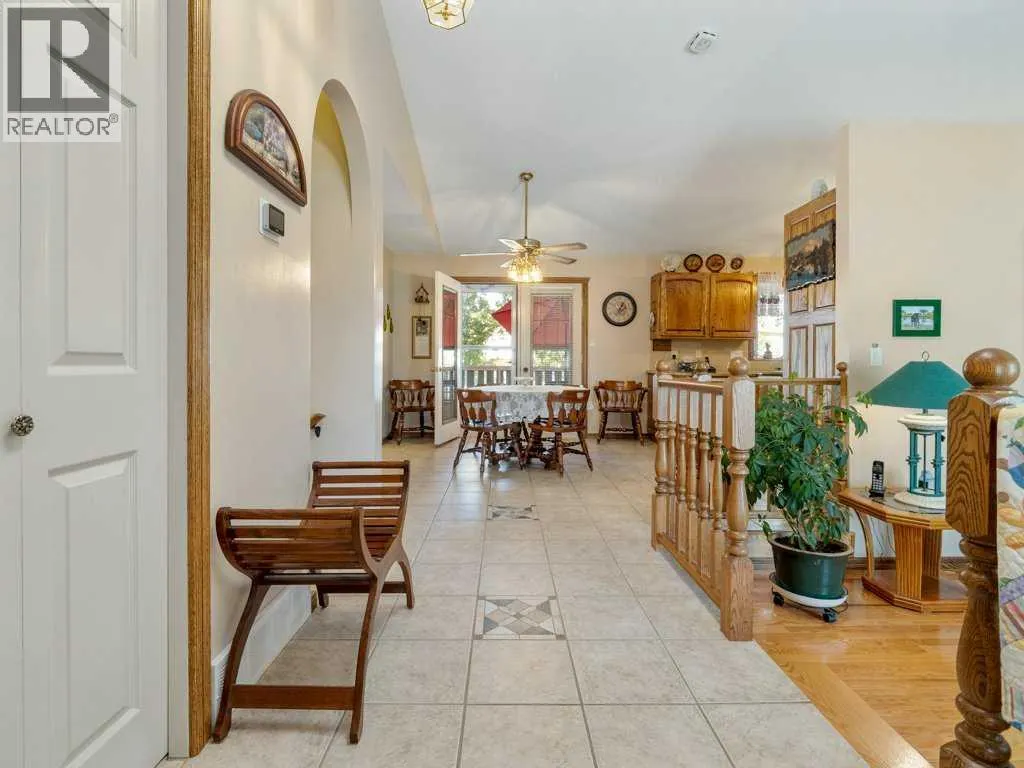 27 Erminerun Place N