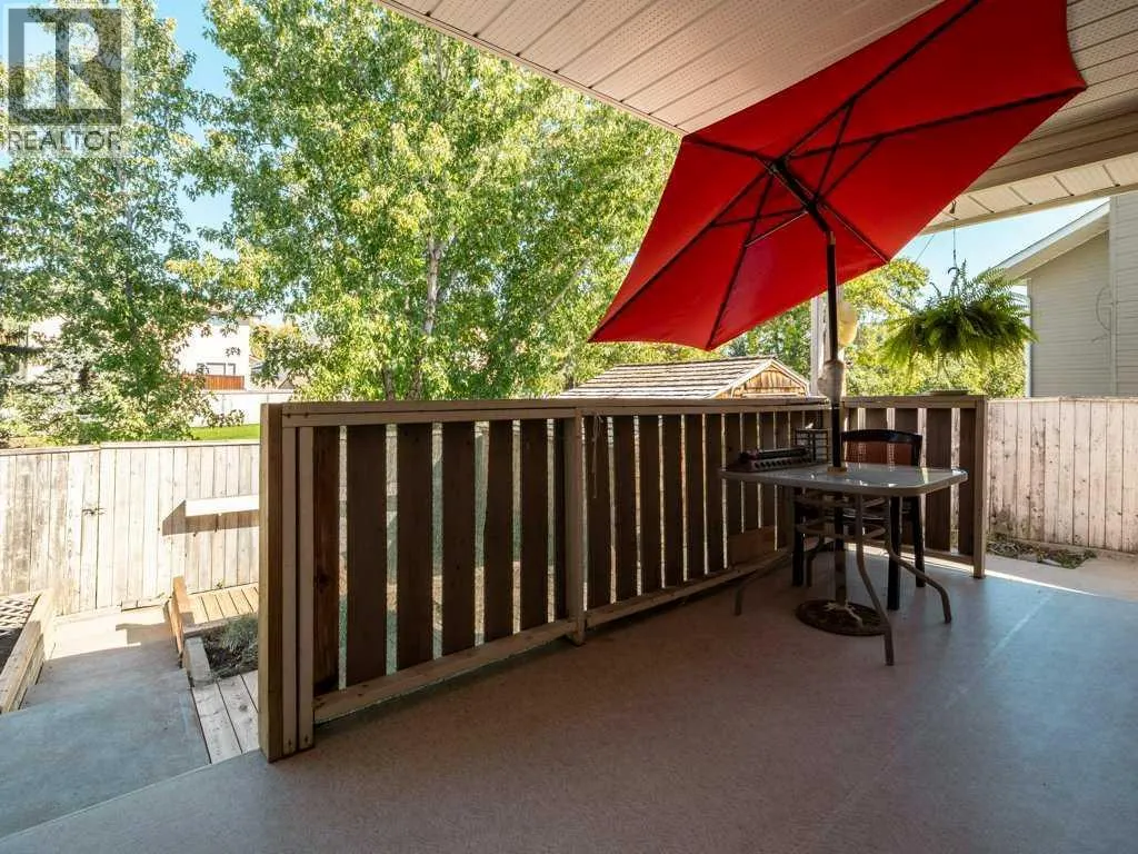 27 Erminerun Place N