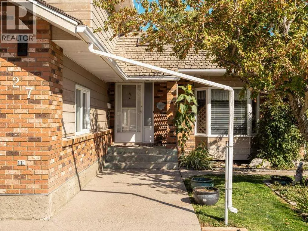 27 Erminerun Place N