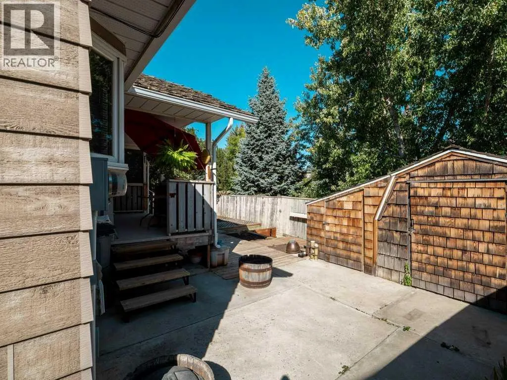 27 Erminerun Place N