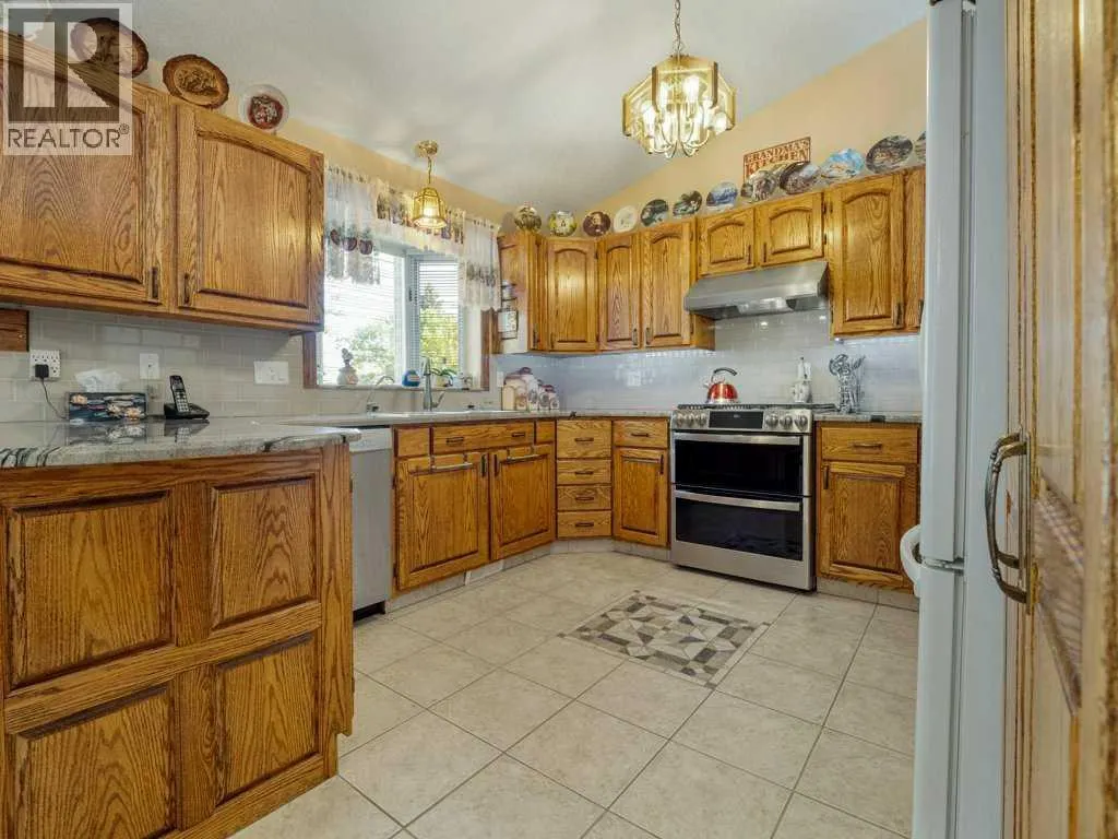 27 Erminerun Place N