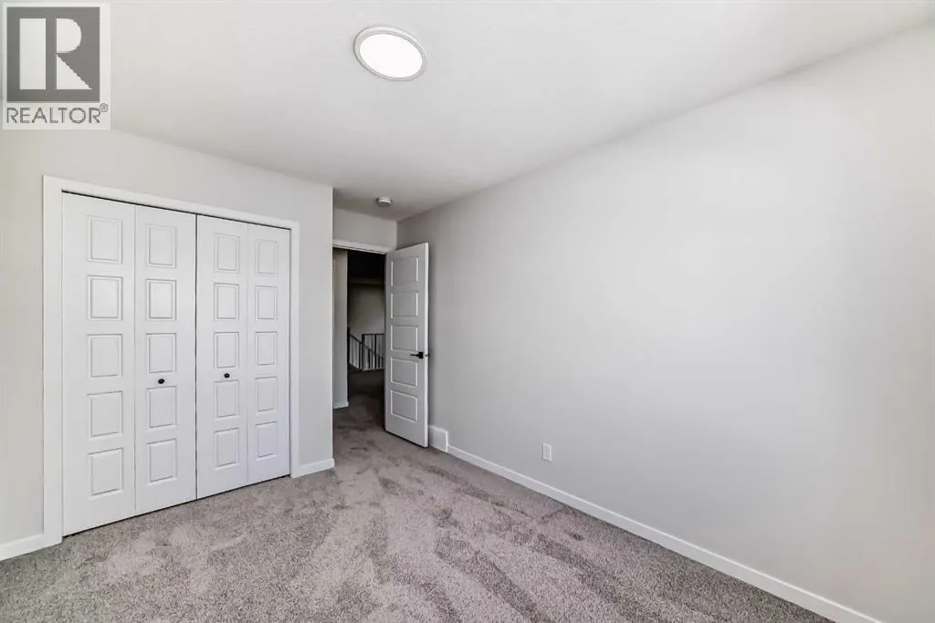 374 Corner Glen Way NE