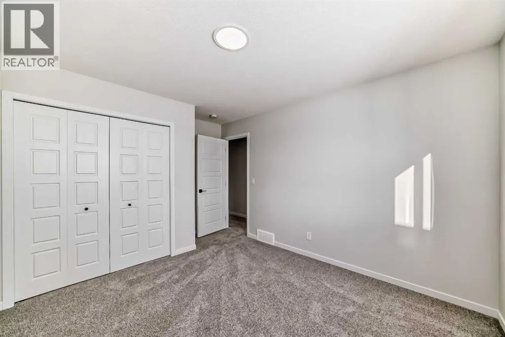 374 Corner Glen Way NE