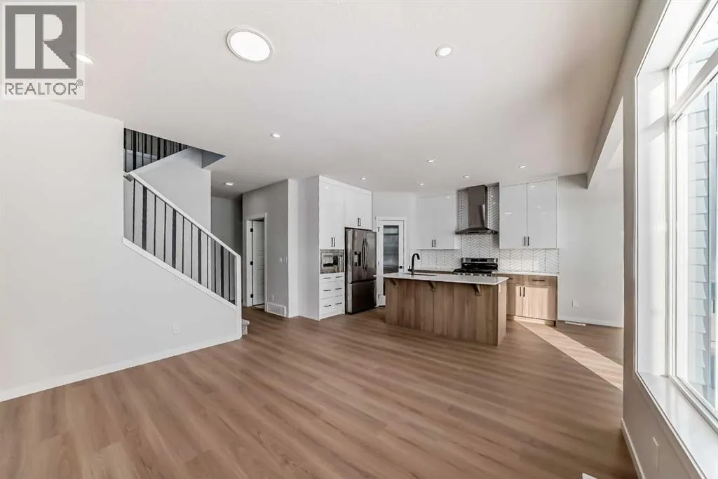 374 Corner Glen Way NE