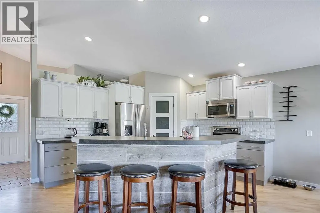 211 Lineham Acres Close NW