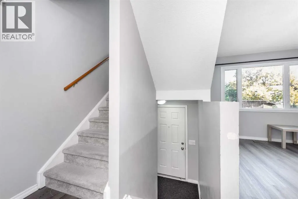 61, 12 Templewood Drive NE