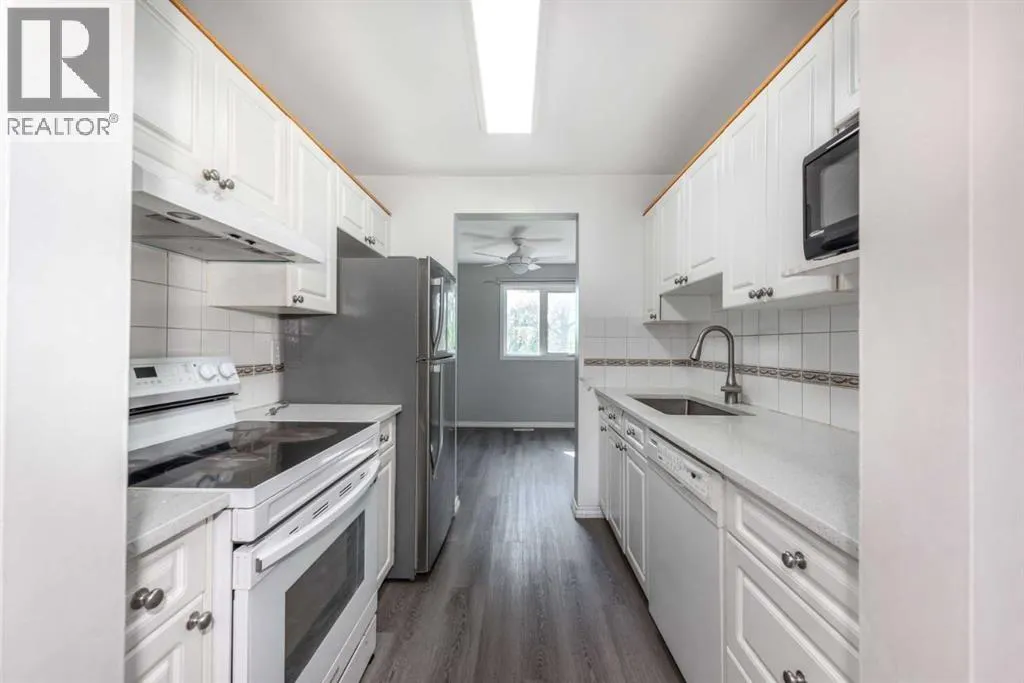 61, 12 Templewood Drive NE