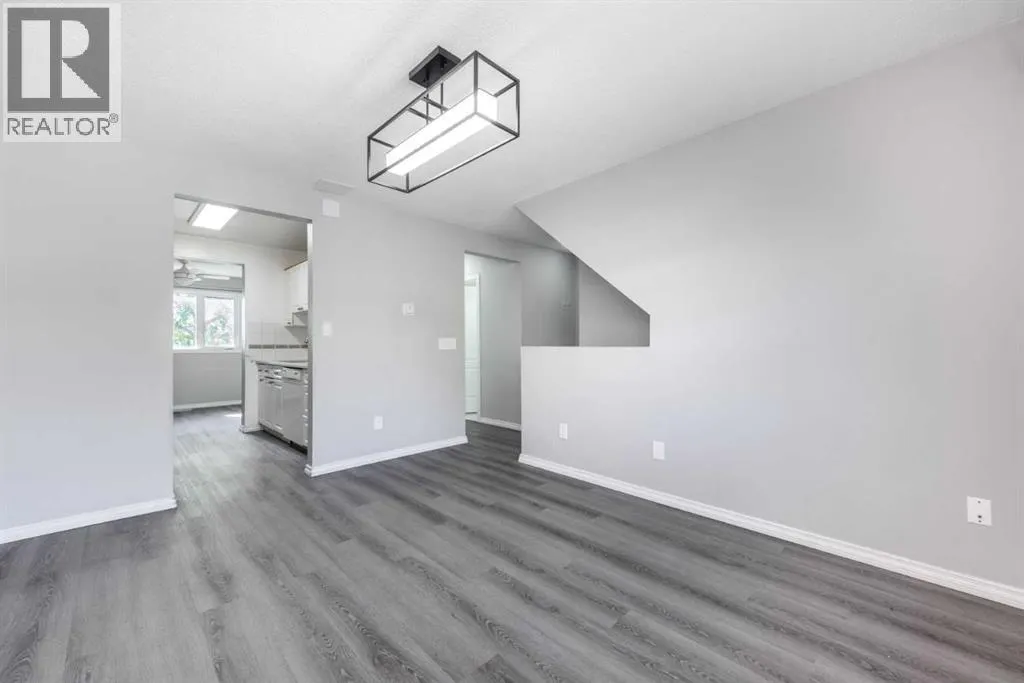 61, 12 Templewood Drive NE
