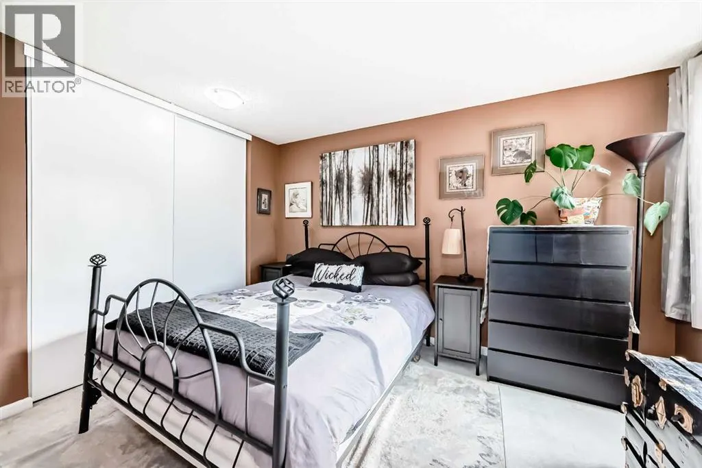 1210, 60 Glamis Drive SW