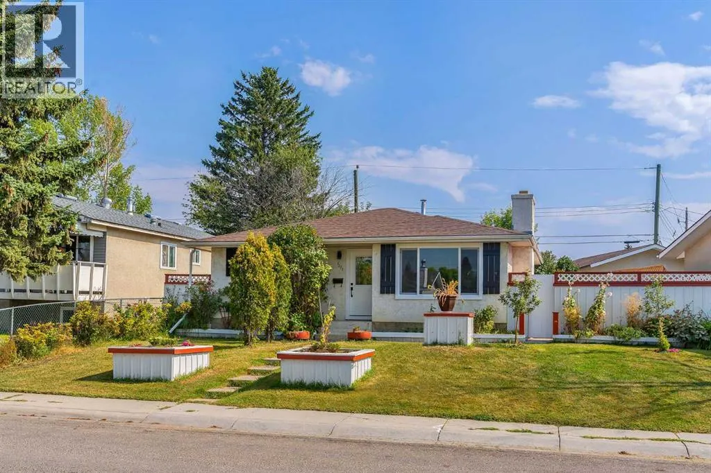 1271 Penedo Crescent SE