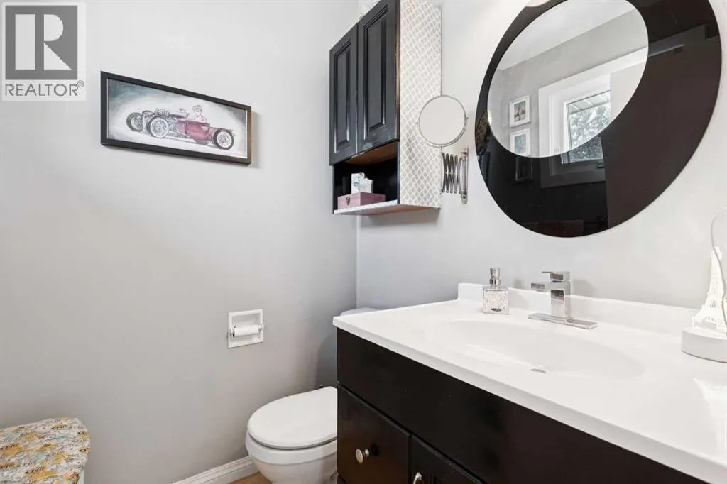 224 CEDARBRAE Crescent SW