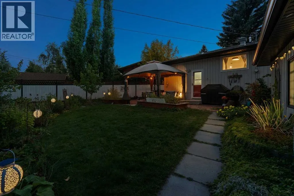 224 CEDARBRAE Crescent SW