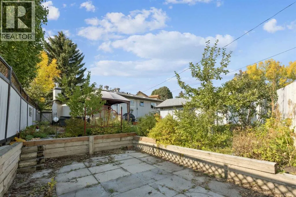 224 CEDARBRAE Crescent SW