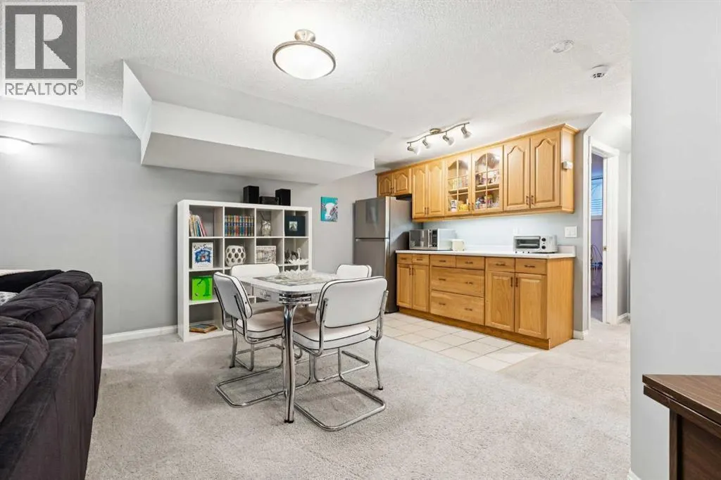 224 CEDARBRAE Crescent SW