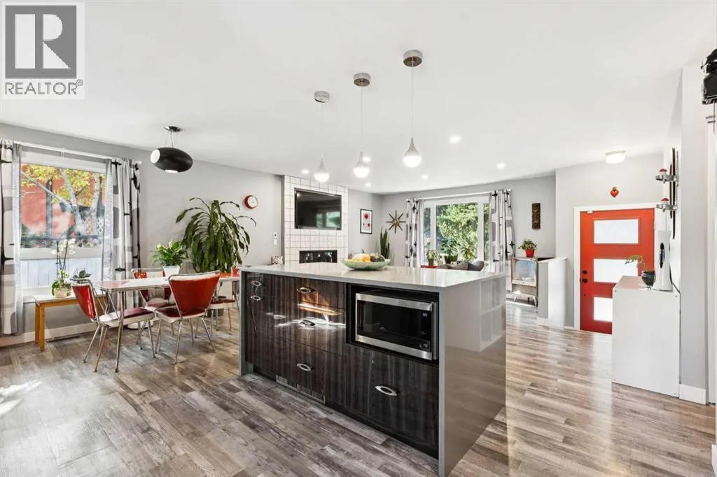 224 CEDARBRAE Crescent SW