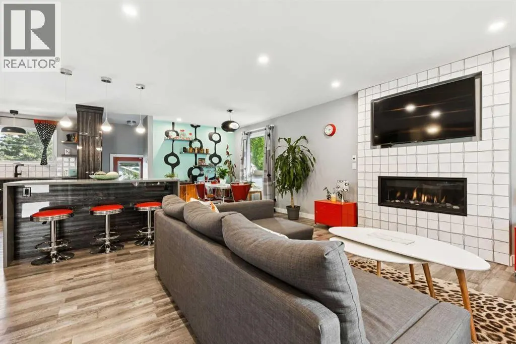 224 CEDARBRAE Crescent SW