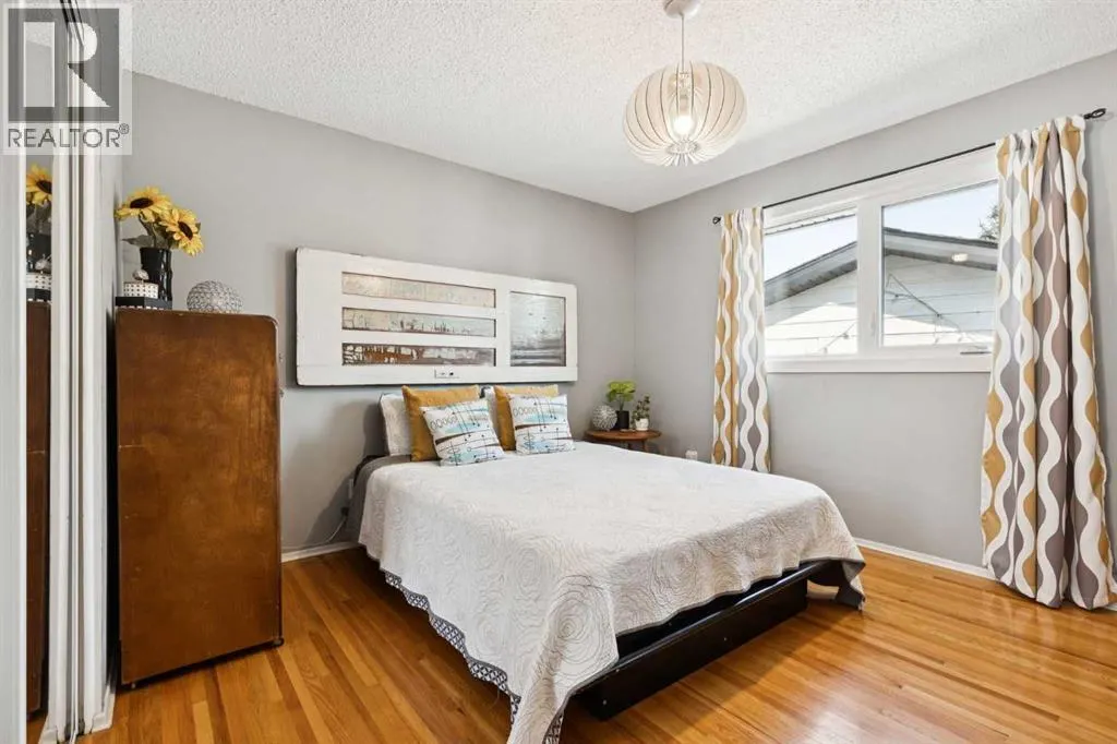 224 CEDARBRAE Crescent SW
