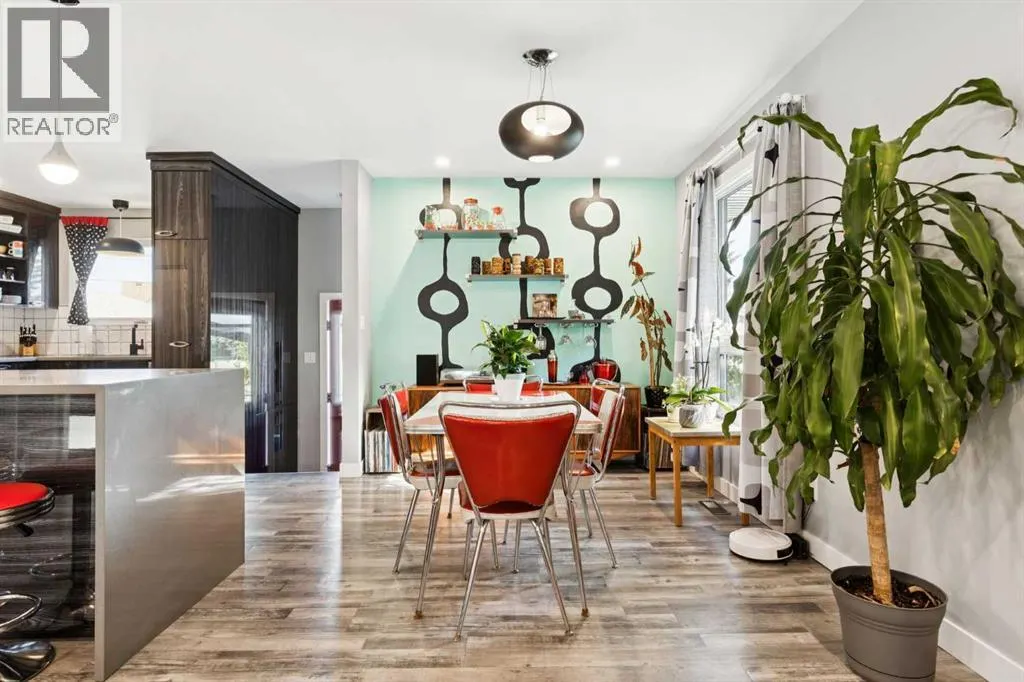 224 CEDARBRAE Crescent SW