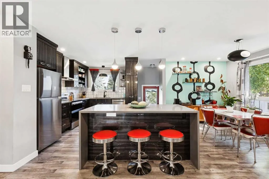 224 CEDARBRAE Crescent SW