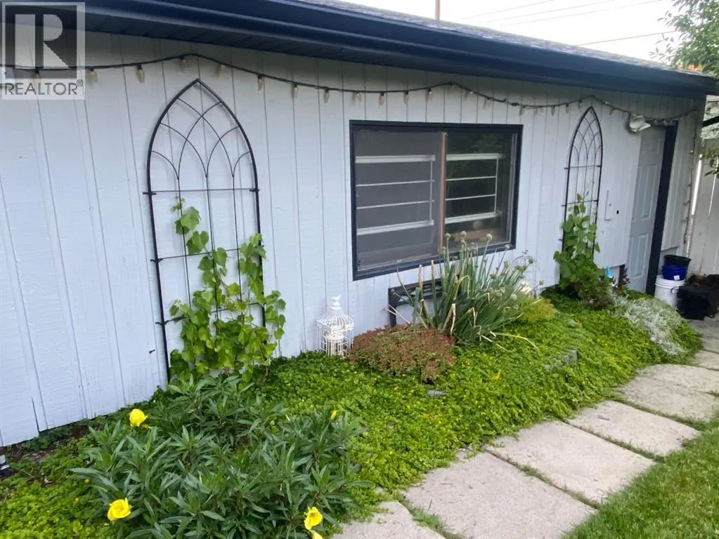 224 CEDARBRAE Crescent SW