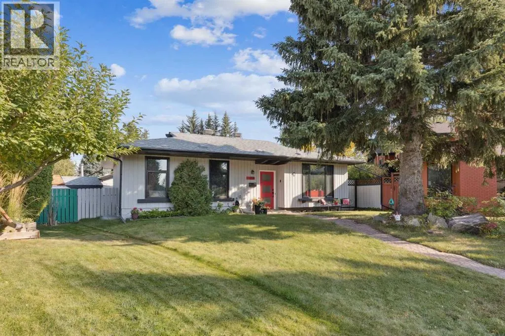 224 CEDARBRAE Crescent SW