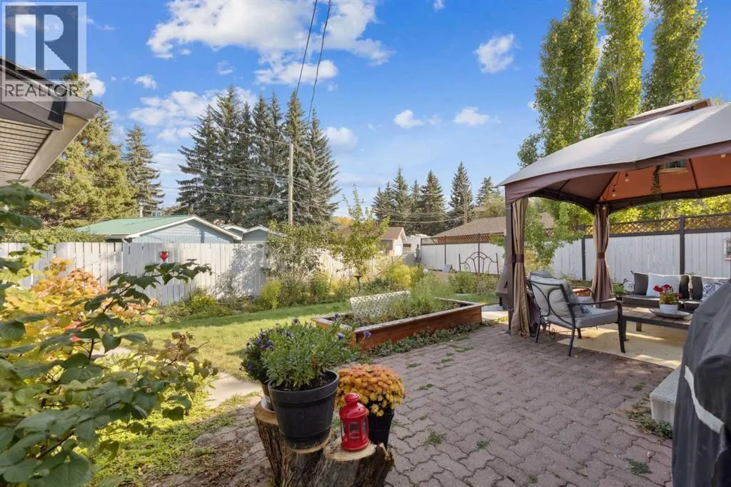 224 CEDARBRAE Crescent SW