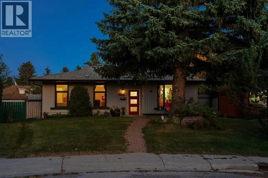 224 CEDARBRAE Crescent SW