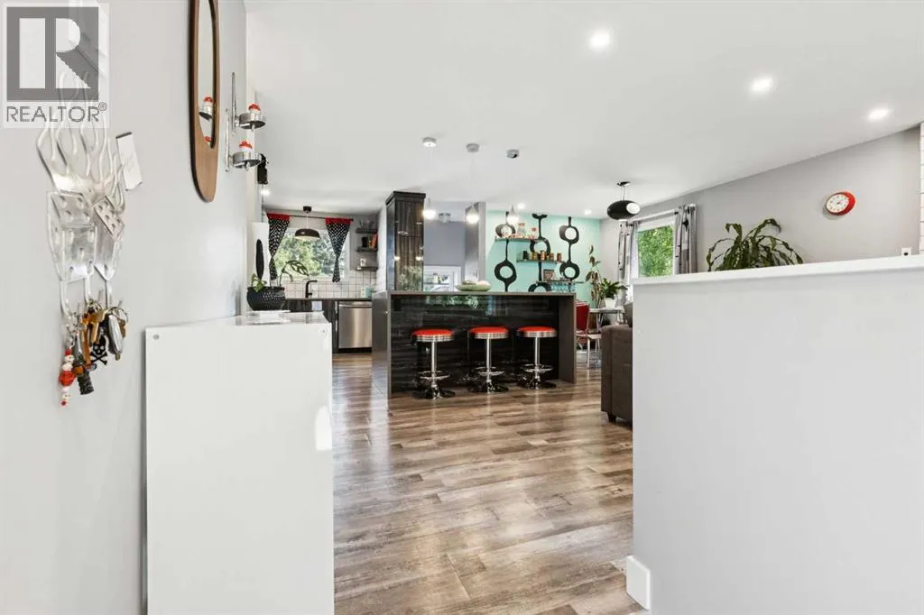 224 CEDARBRAE Crescent SW