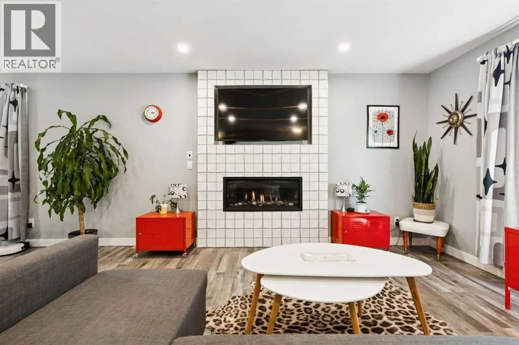 224 CEDARBRAE Crescent SW