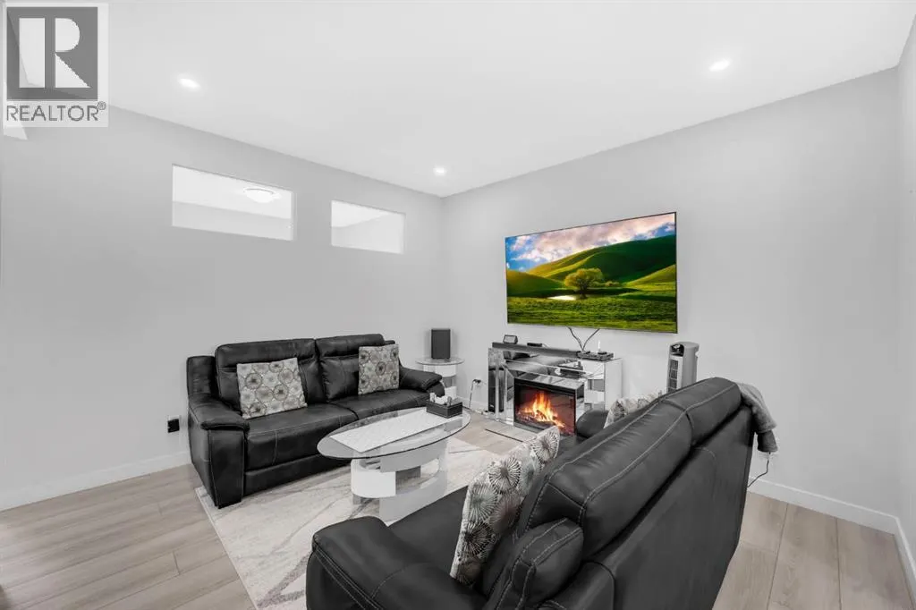 34 Sage Hill Lane NW
