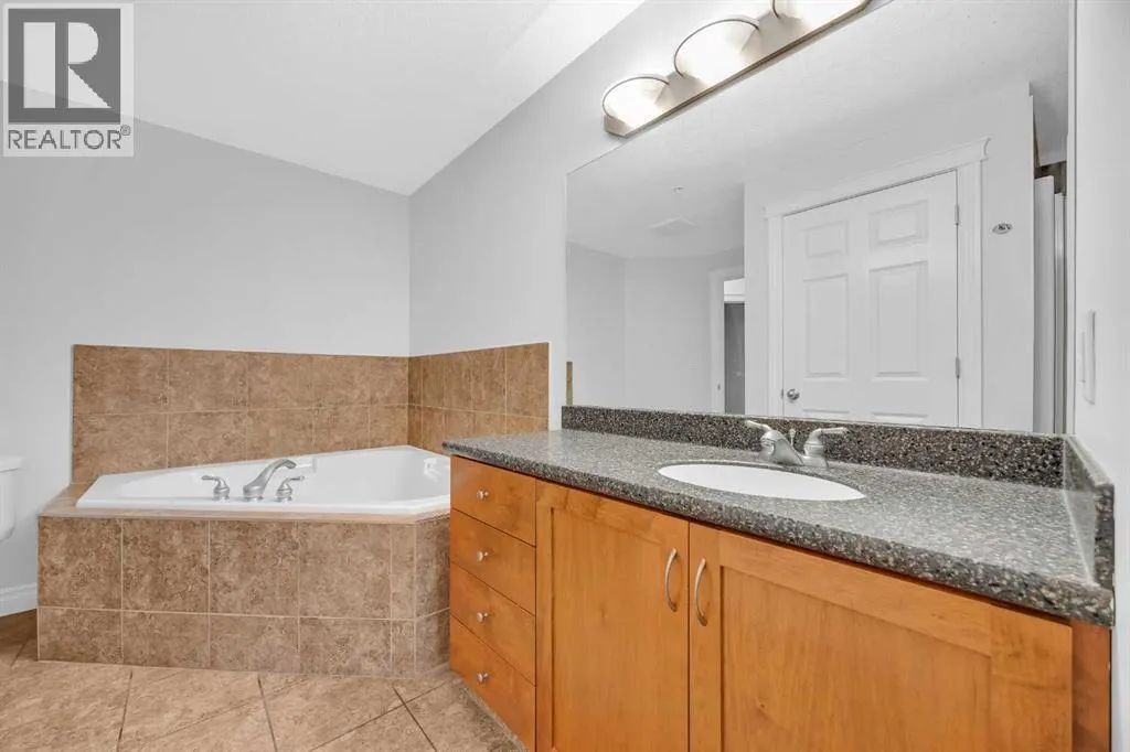 3203, 24 Hemlock Crescent SW