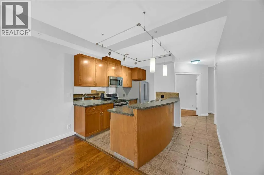 3203, 24 Hemlock Crescent SW