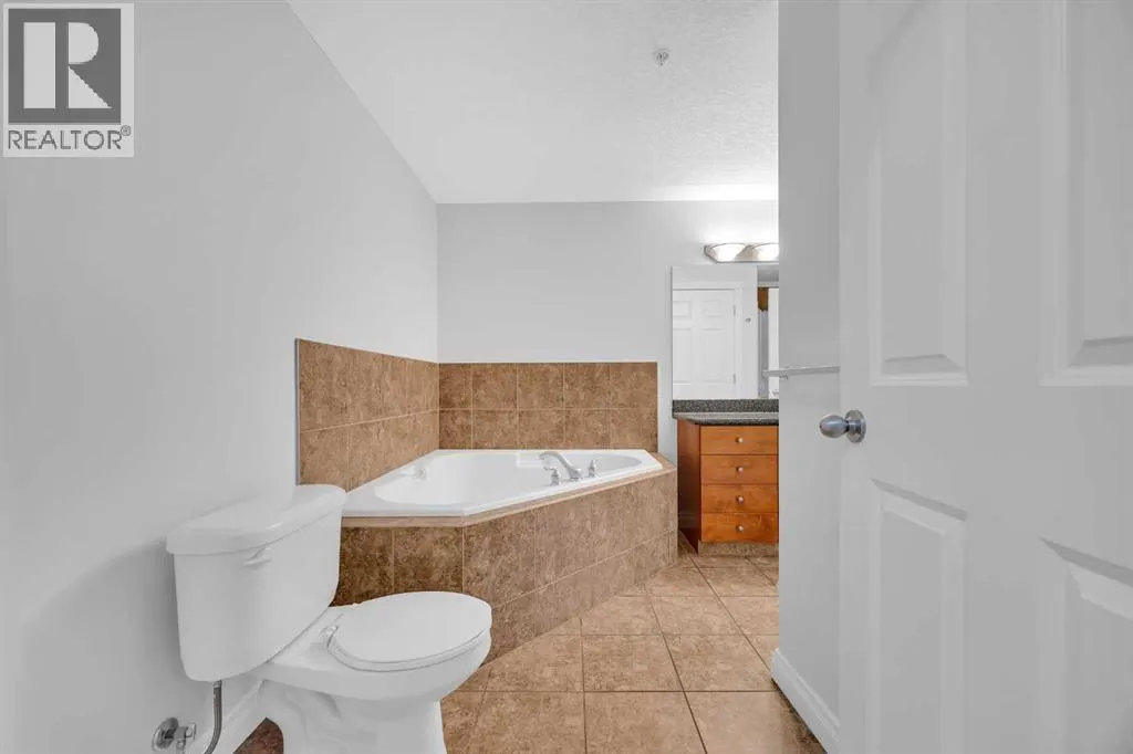 3203, 24 Hemlock Crescent SW