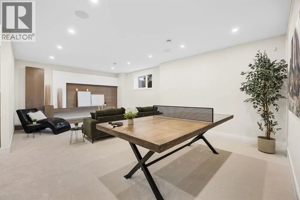 620 Varsity Estates Crescent NW