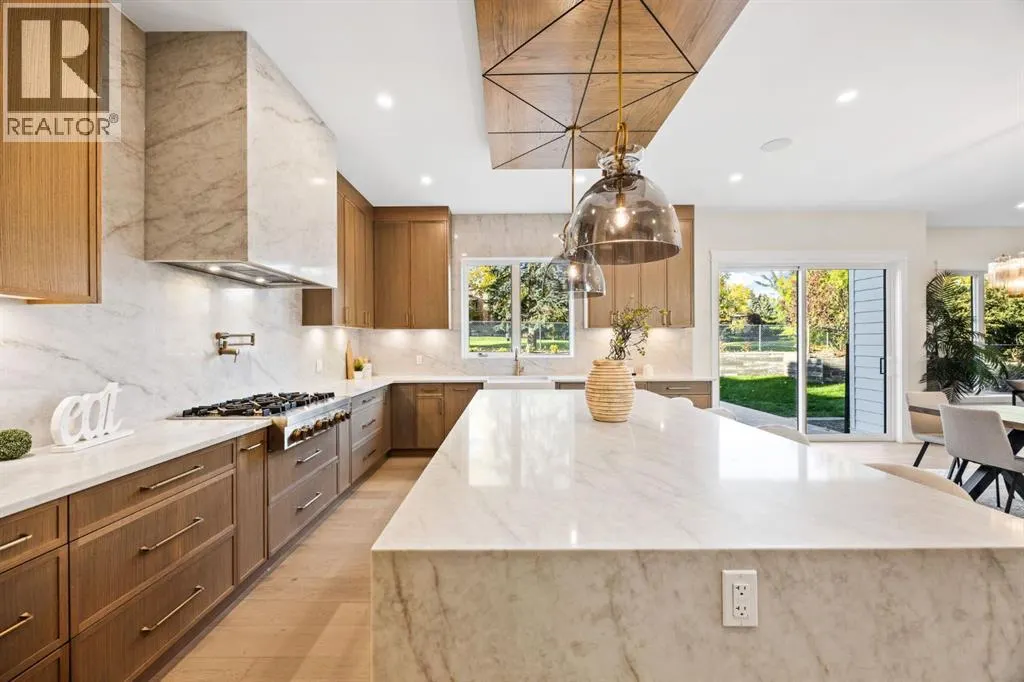 620 Varsity Estates Crescent NW