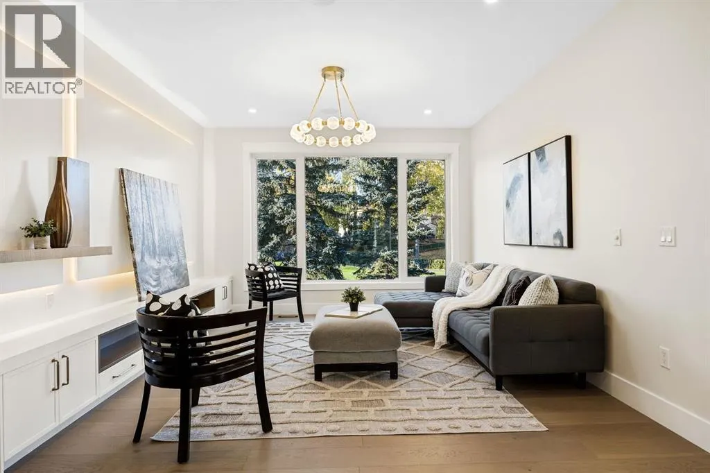 620 Varsity Estates Crescent NW