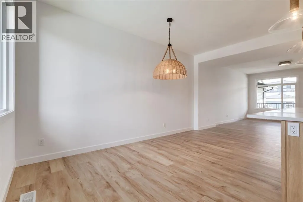 146 Belvedere Crescent SE