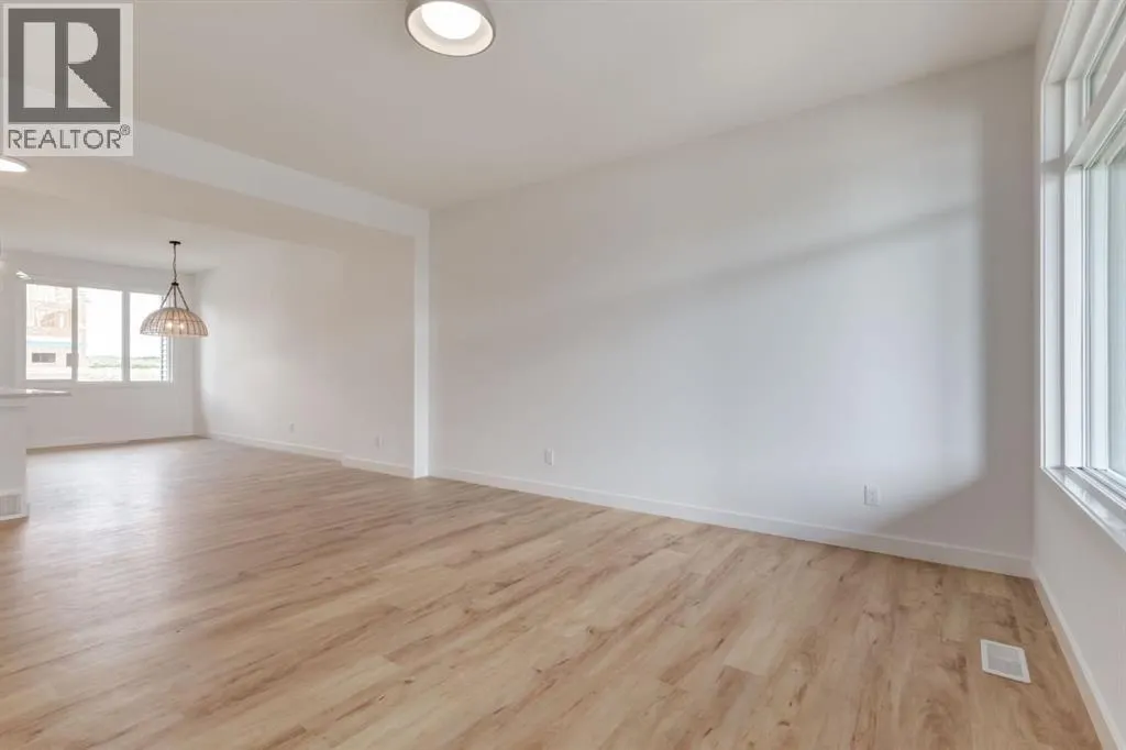 146 Belvedere Crescent SE