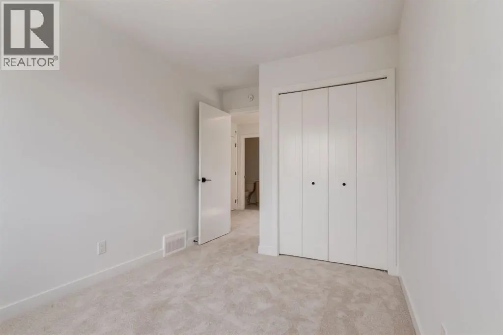 146 Belvedere Crescent SE