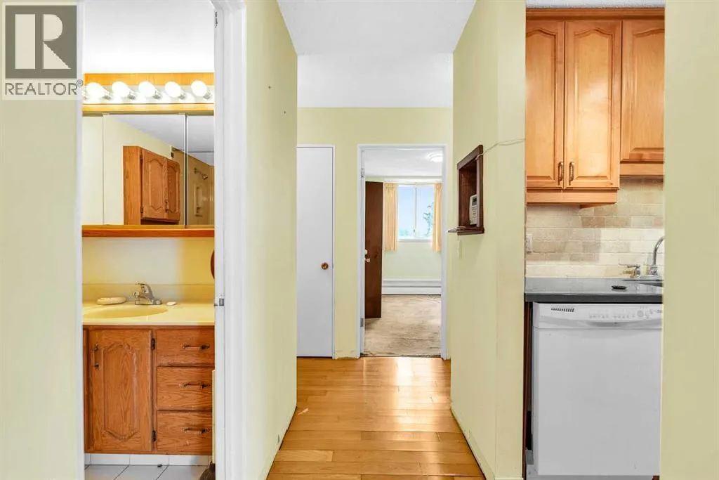 301, 508 Cedar Crescent SW