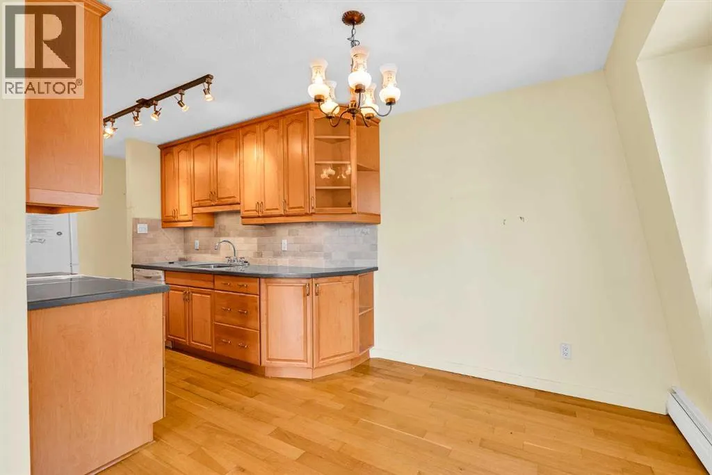 301, 508 Cedar Crescent SW