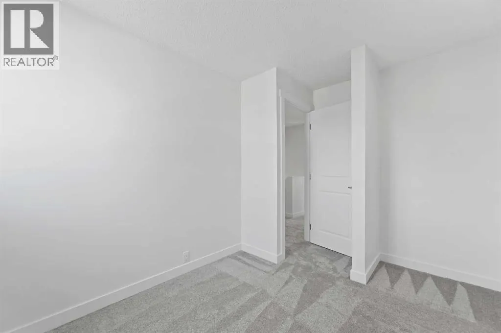 4, 220 Erin Mount Crescent SE