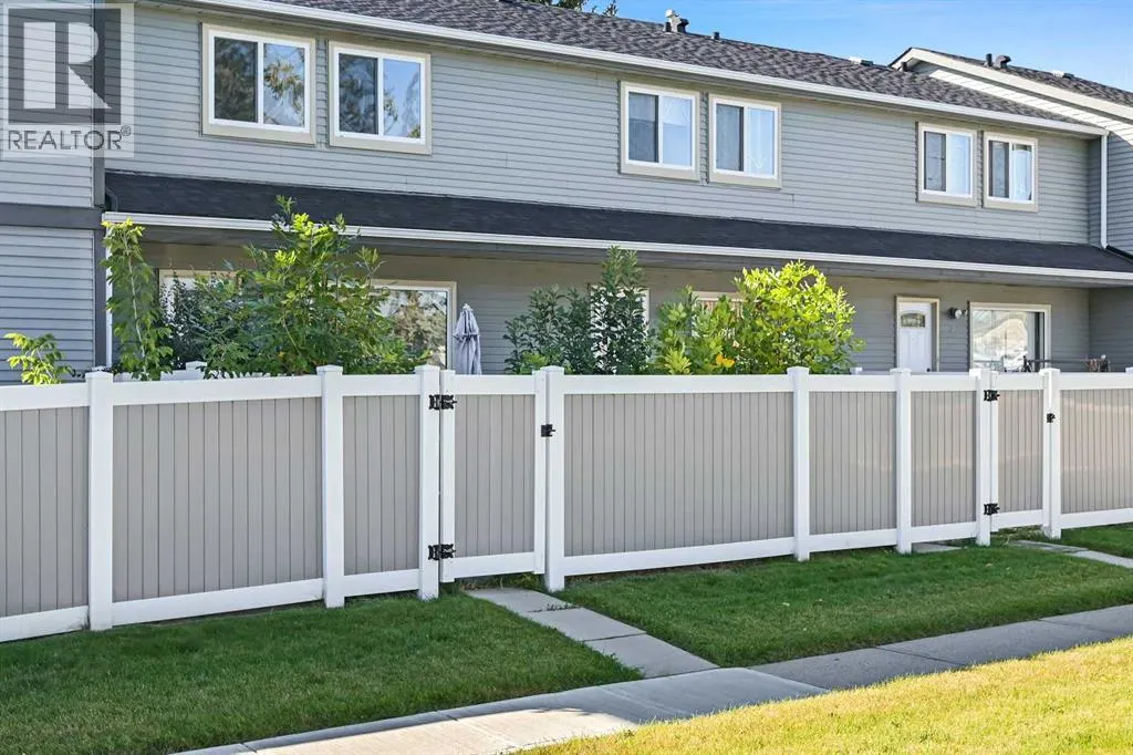 4, 220 Erin Mount Crescent SE