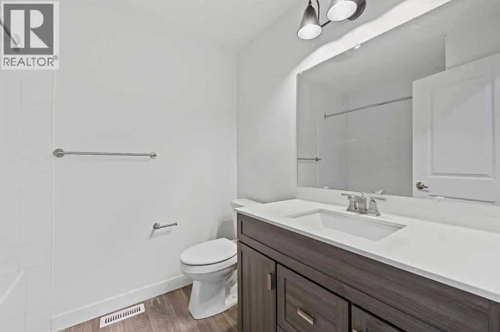 4, 220 Erin Mount Crescent SE